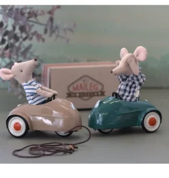 Maileg auto voor de muisjes / kleur coral