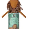 Maileg jungle friends leeuw met pyjama en gebreide muts