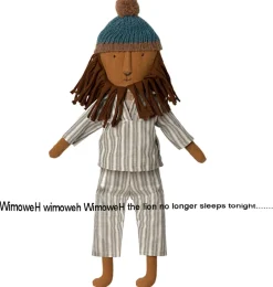 Maileg jungle friends leeuw met pyjama en gebreide muts