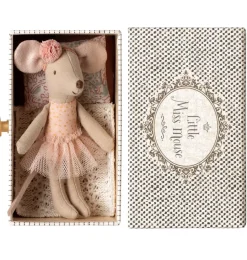 Maileg Little Sister dance muis in daybed