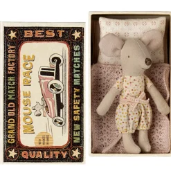 Maileg Little Sister muis in luciferdoos met beddengoed