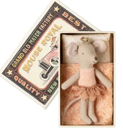 Maileg Little Sister muis prinses in luciferdoos met beddengoed / 2025 collectie