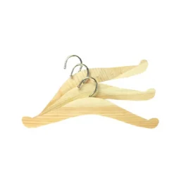 Set van 3 kleerhangers voor poppen
